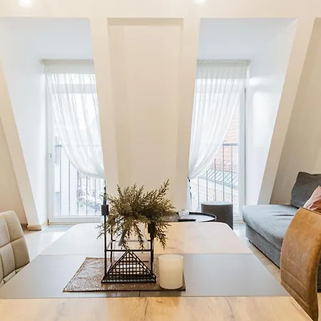 Stylish 2br In Prime Old Location, Sleeps 6 *