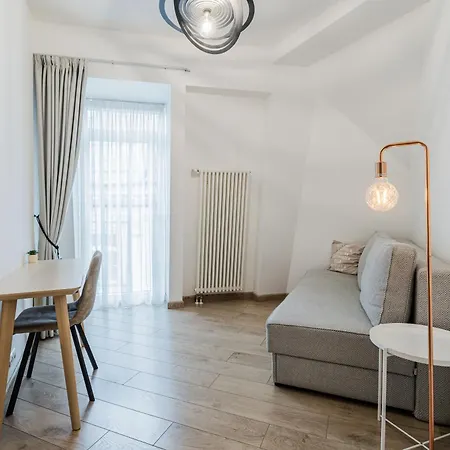 Stylish 2br In Prime Old Location, Sleeps 6 Riga