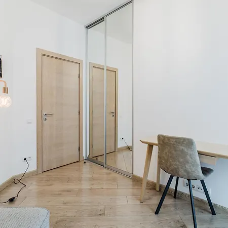 Stylish 2br In Prime Old Location, Sleeps 6 * Riga
