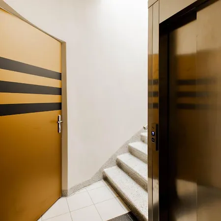 Stylish 2br In Prime Old Location, Sleeps 6 * Riga