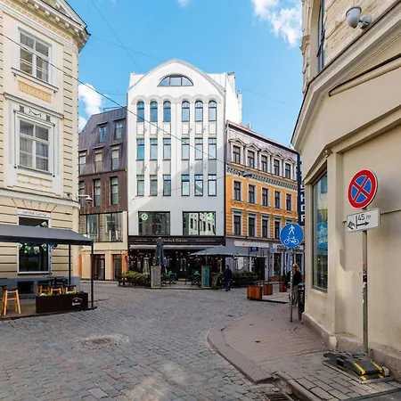 Stylish 2br In Prime Old Location, Sleeps 6 * Riga